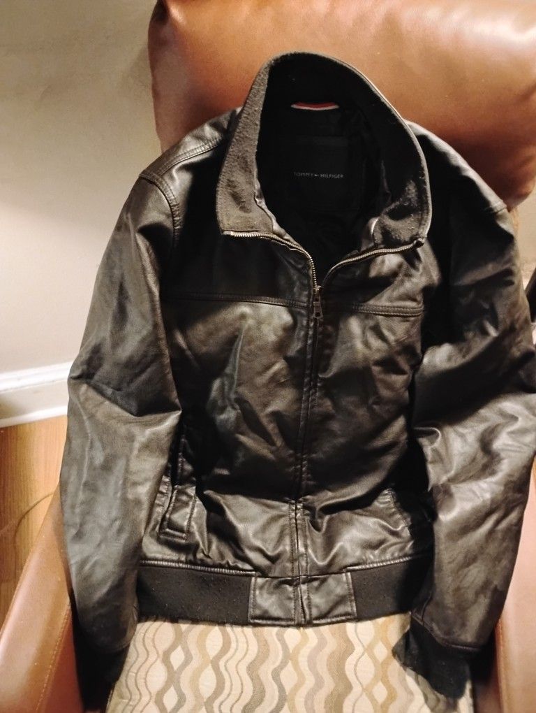 TOMMY HILFIGER SIZE MEDIUM BROWN LEATHER JACKET