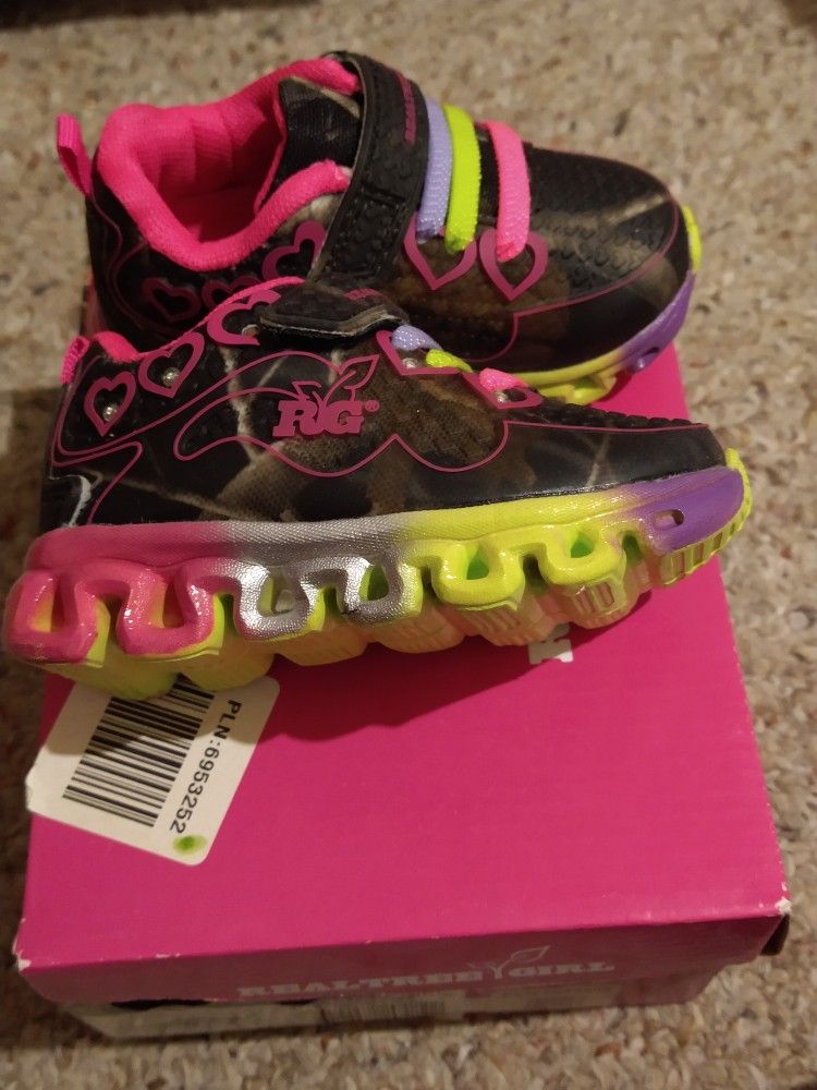 Realtree Girl Baby Shoes!!  (Size 5 M)