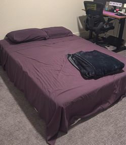 Queen Memory Foam Mattress – Clean & Comfortable