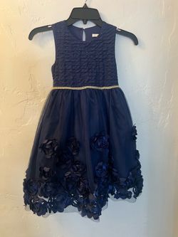 Beautiful formal dress size 6 in girls.