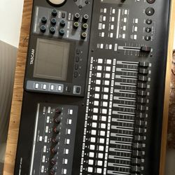 Tascam DP24SD Portastudio