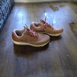 Nike woman's running Uncommon Find