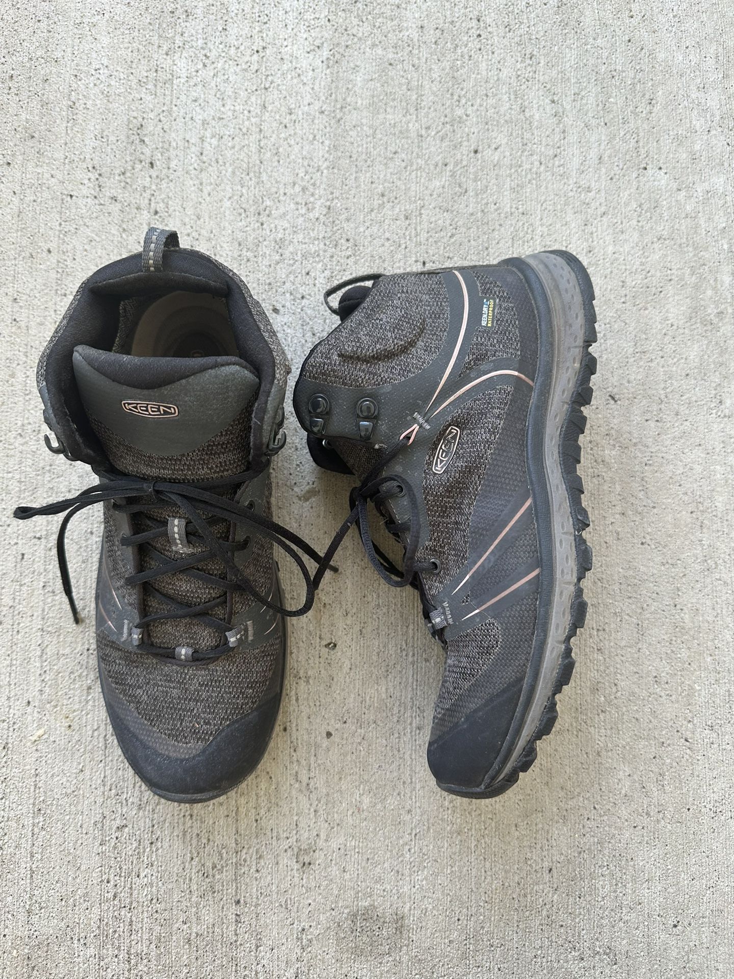 KEEN Women's Terradora Mid Waterproof Hiking Boot size 9.5
