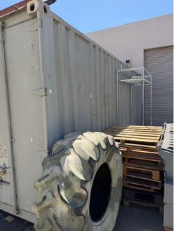 20’ shipping container in good condition - home gym