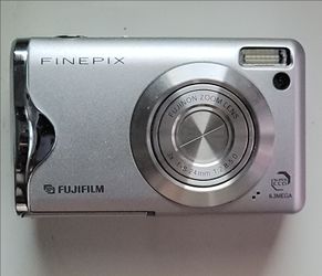 Fujifilm FinePix F20 Digital Camera Silver with Battery, Charger and Camera Pouch Tested Working