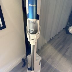 Shark Cordless Stick Bagless Vacuum Cleaner