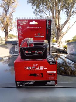 Milwaukee Super Saw Zall and Battery