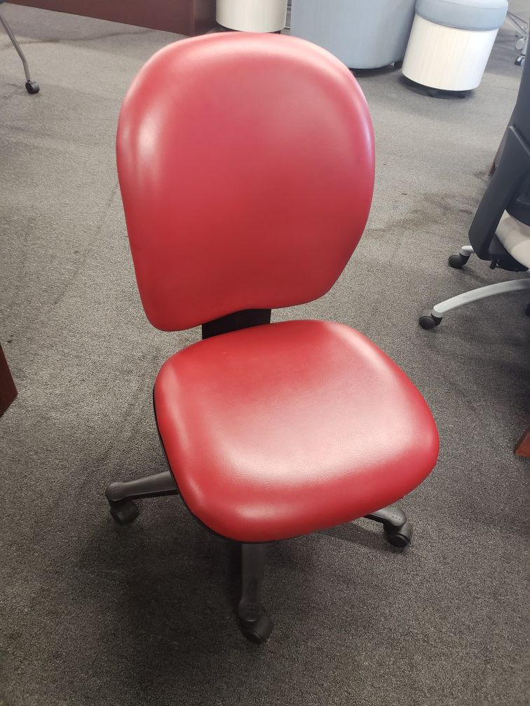 Nice wipeable office chairs