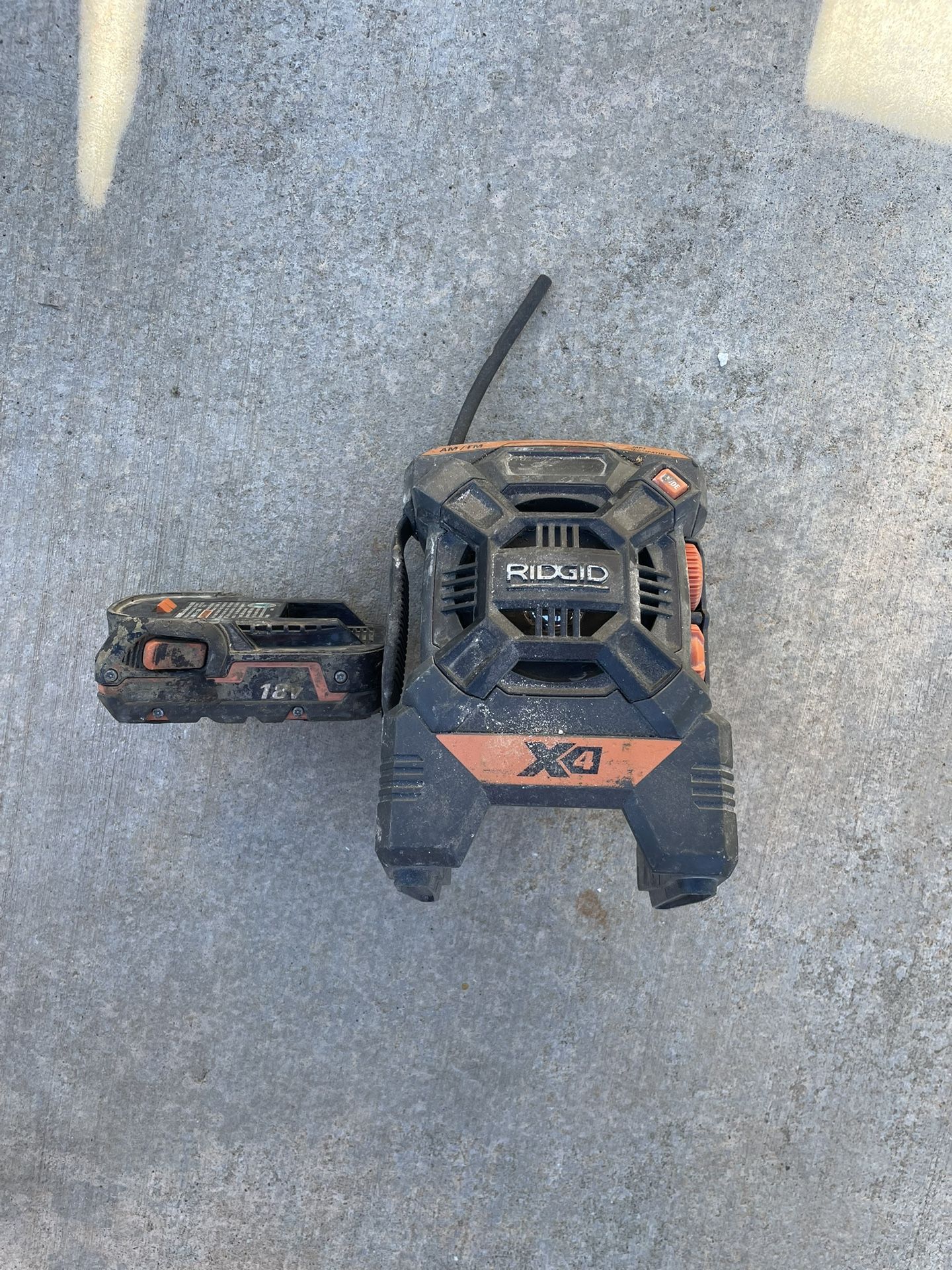 Rigid Radio With Battery 