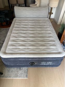 Intex 18” pillow top queen size air mattress (INCLUDES COMFORTER, SHEETS, PILLOW CASES)