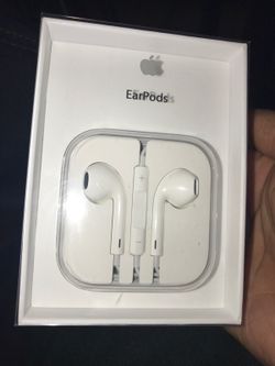 Apple earpods headphones