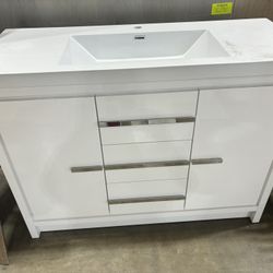 48โ Vanity With Top White 48โ X 19.5