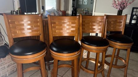 Wood Swivel Bar Stools with Black Faux Leather Cudhion