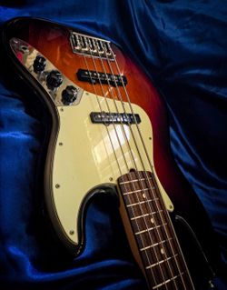 AMERICAN V Fender Professional Jazz Bass 3 Color Sunburst 5 Strings Rosewood Fretboard