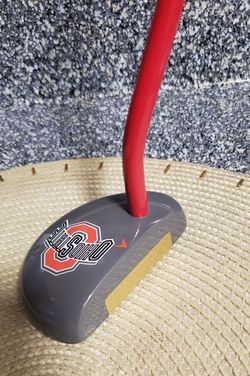 Putter - right handed. Awesome looking/feel.