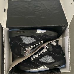 Jordan 5 Black Metallic Reimagined 