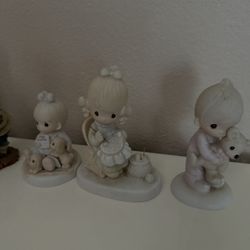 Precious Moments - Figurines