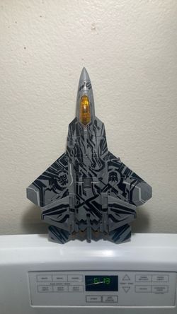 Transformers Leader Class Starscream Jet Fighter Toy Figure