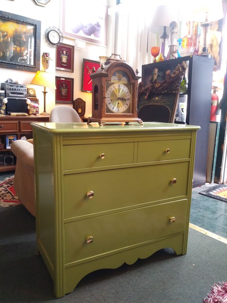 Vintage Lime Green 3 Drawer Dresser For Sale