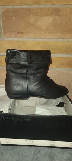 Womens black boots.