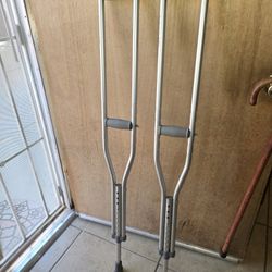 Crutches.  5'2" - 5'10"