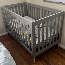 Wood Baby Crib For Quick Sale