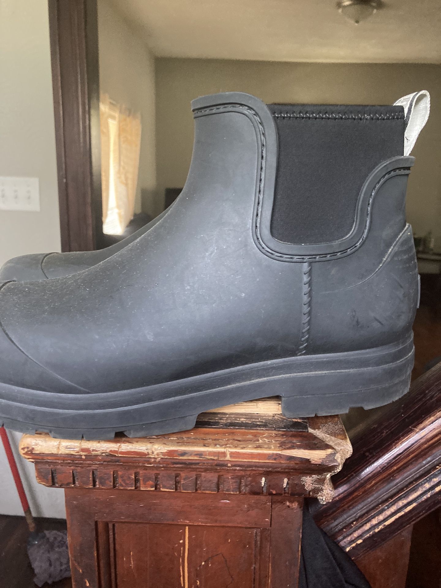 Men/Women Unisex Size 12 Uggs