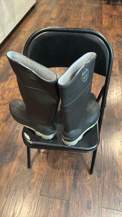 Size 11 mens Steel toe boots