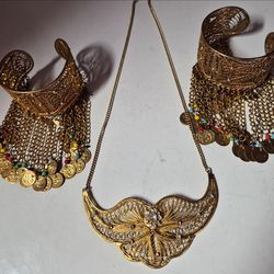Vintage 2 bracelet and necklace, good condition $ 60.00