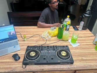 Pioneer DJ DDJ-REV1 Serato DJ Controller
