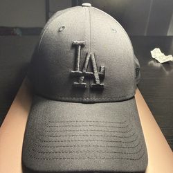 All black dodgers flex fit hat size large.