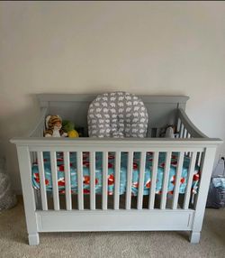 Pottery Barn Larkin Crib *Gray*