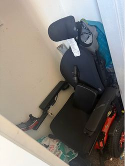 Electric wheelchair