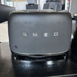 Smeg toaster And Water Kettle