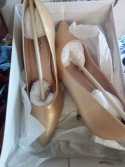 Aldo Gold Pointed-Toe Heels NIB
