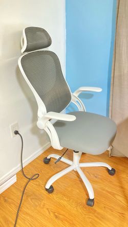 Office chair grey and white like new