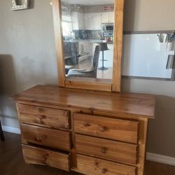 Dresser With Mirror 