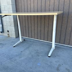 Adjustable table