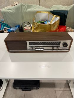 Vintage Grundig RF 115U AM/FM Solid-State Table Radio - Parts or Decoration