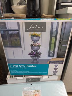 2 Plastic Outdoor 3-tiered Planters