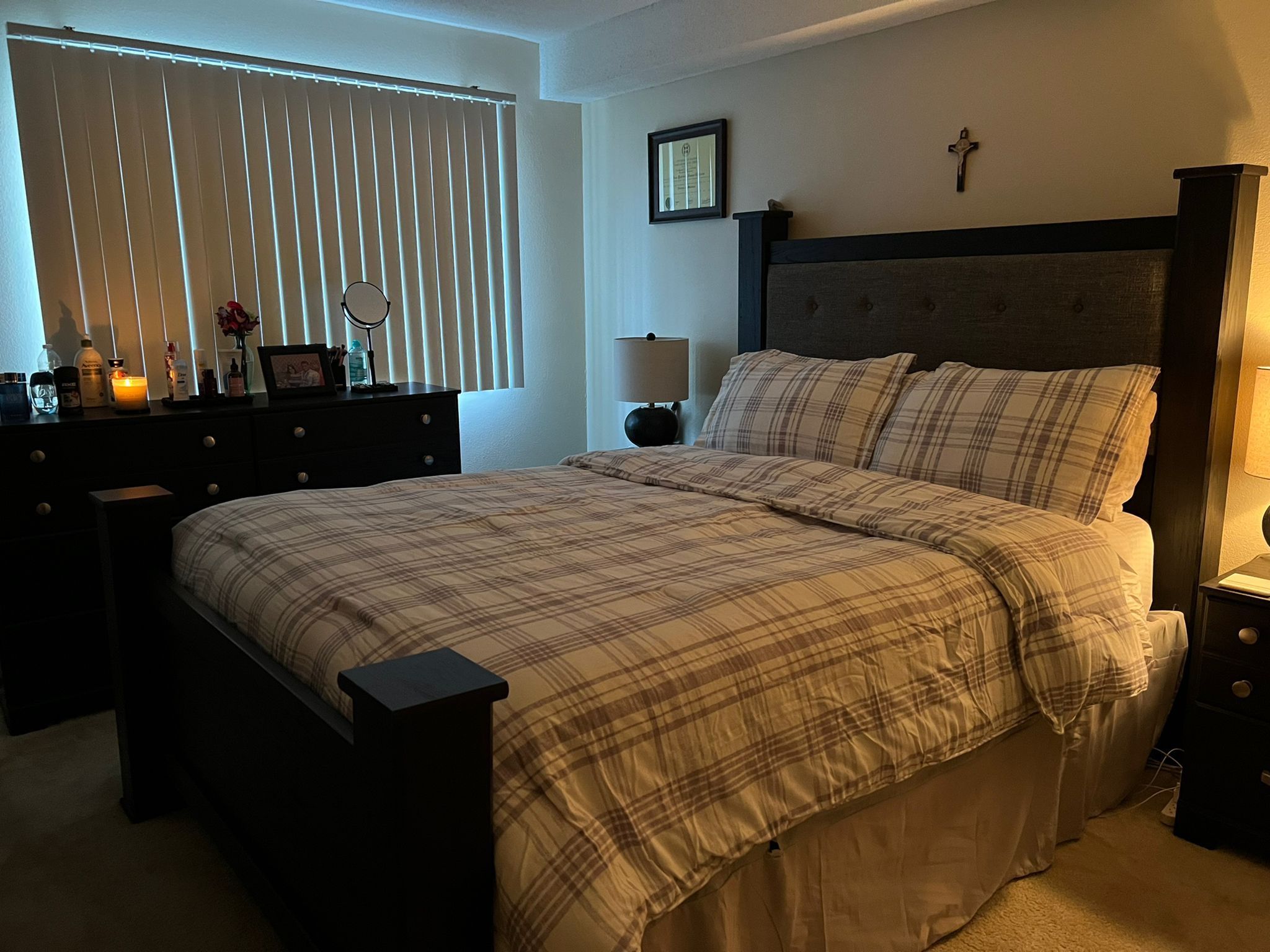 Modern Queen Bed Frame – Solid Wood & Upholstered Headboard