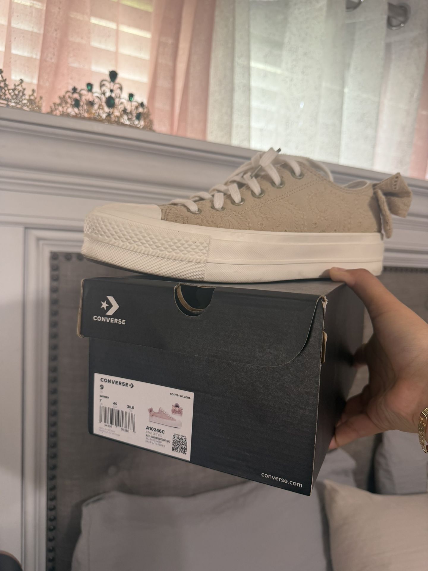 Bow Converse