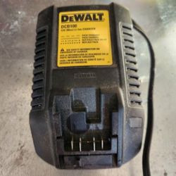 Dewalt DCB 10 12 Volt Charger