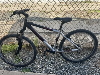 Trek 3900 Size 16 / 41 - 26 In Tires