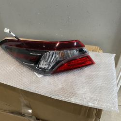 2018-2024 Toyota Camry Se Left Tail Light 