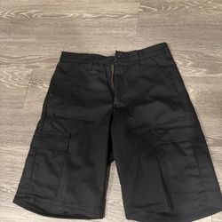 men’s black cargo shorts