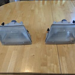 Headlight Set For 1(contact info removed) Mazda B2500 B3000 B4000 Left and Right With Bulbs 2Pc