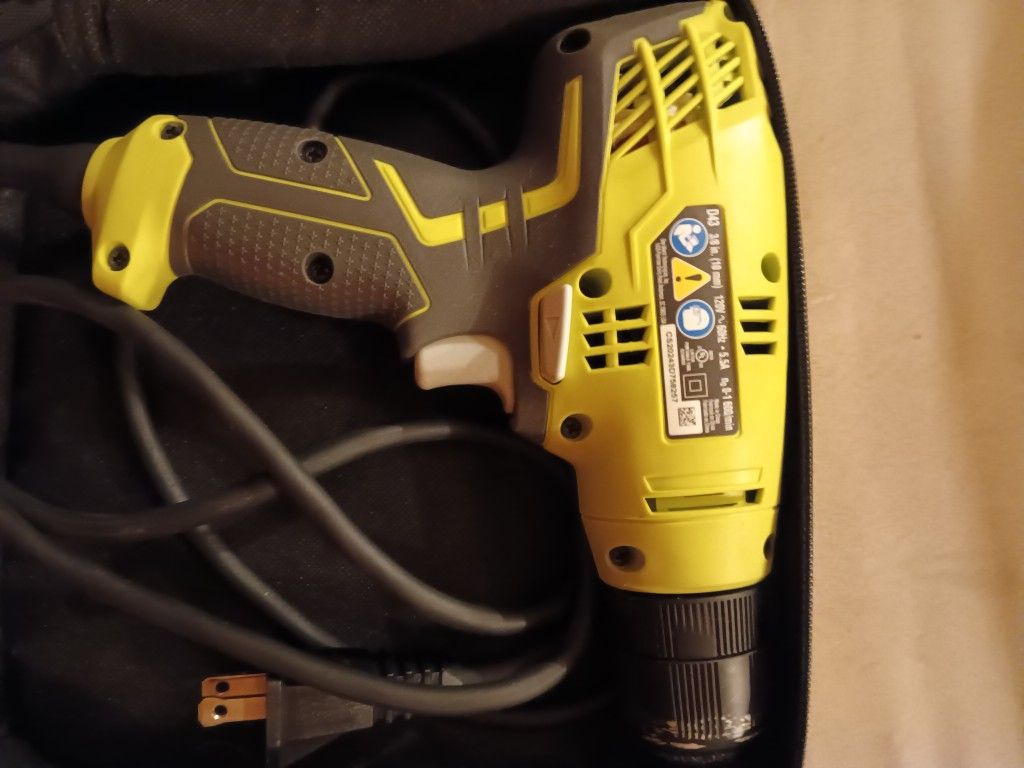 Ryobi Drill And Drilling And Driving Kit