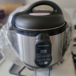 Pressure Cooker, Insta Pot, 6 Qt, New!!
