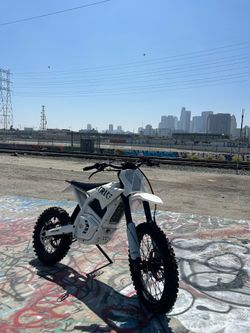Strike 60v throne